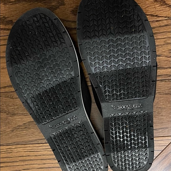 Koolaburra Carenza sandals size 9 black like new - Picture 3 of 3